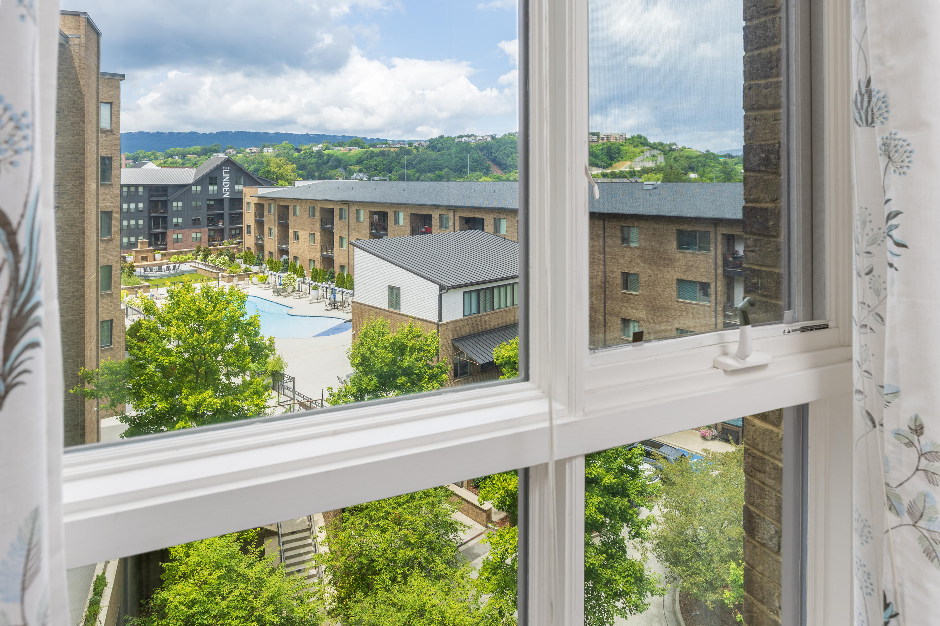 200 Manufacturers Road, Unit 629 Chattanooga, TN 37405 - Photo 17 of 34 Large Windows