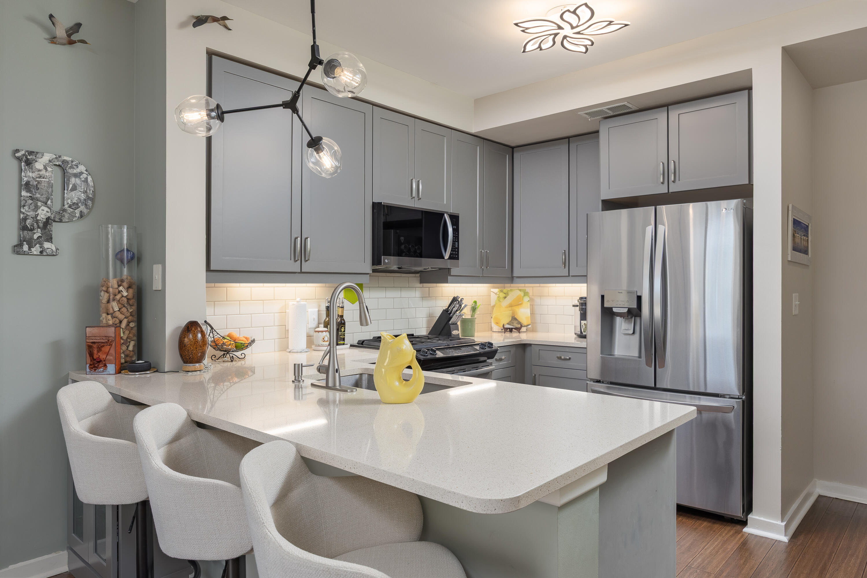 200 Manufacturers Road, Unit 629 Chattanooga, TN 37405 - Photo 3 of 34 Updated Kitchen