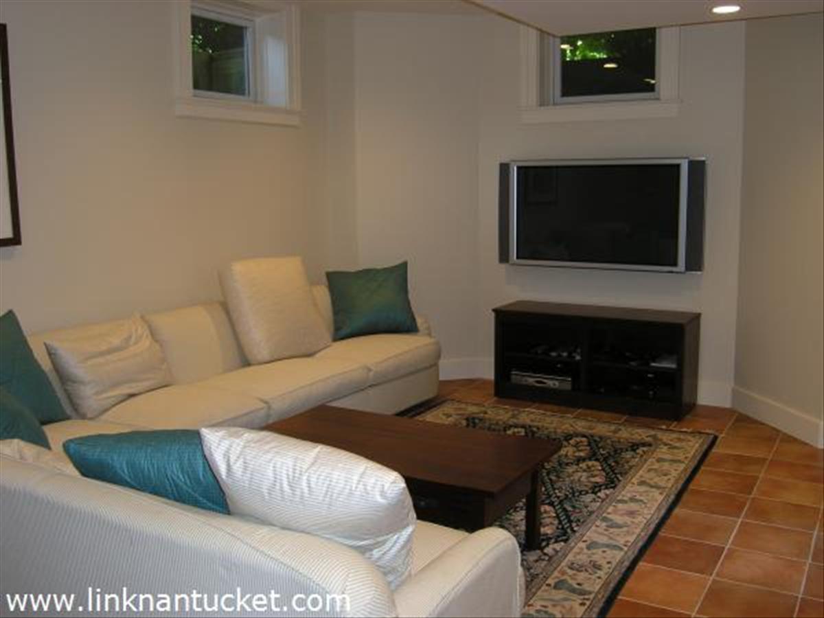 8 Bunker Hill Road Nantucket, MA 02554 - Photo 12 of 23 Gallery Image 12