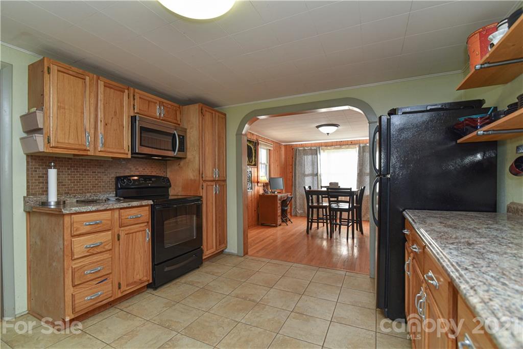 445 Raccoon Road Waynesville, NC 28786 - Photo 12 of 37 Gallery Image 12