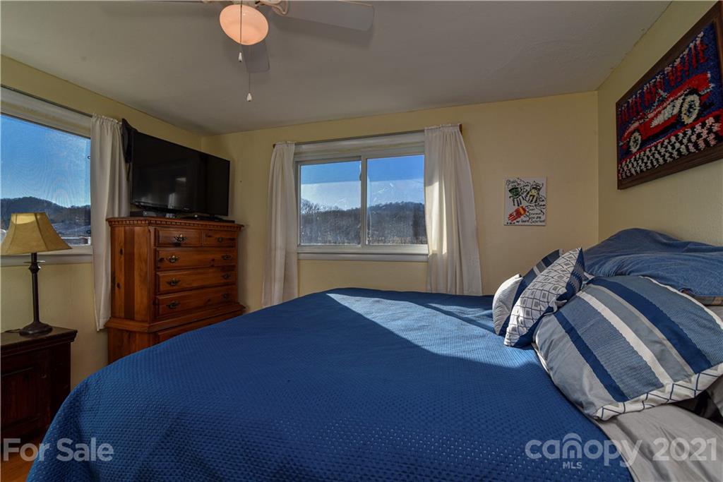 445 Raccoon Road Waynesville, NC 28786 - Photo 13 of 37 Gallery Image 13