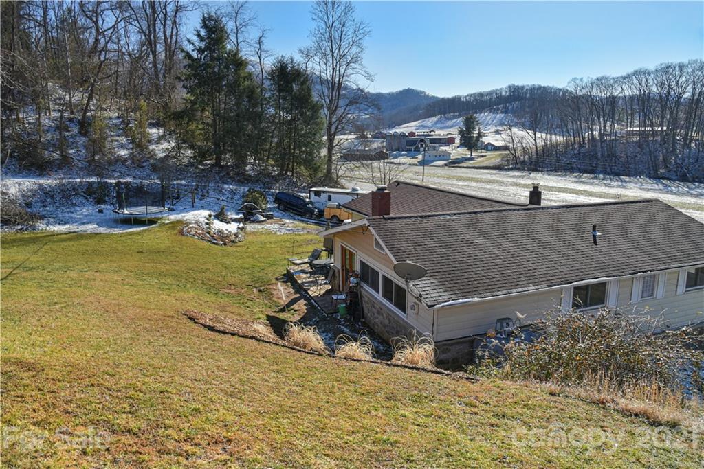 445 Raccoon Road Waynesville, NC 28786 - Photo 34 of 37 Gallery Image 34