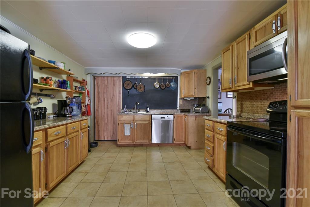 445 Raccoon Road Waynesville, NC 28786 - Photo 10 of 37 Gallery Image 10