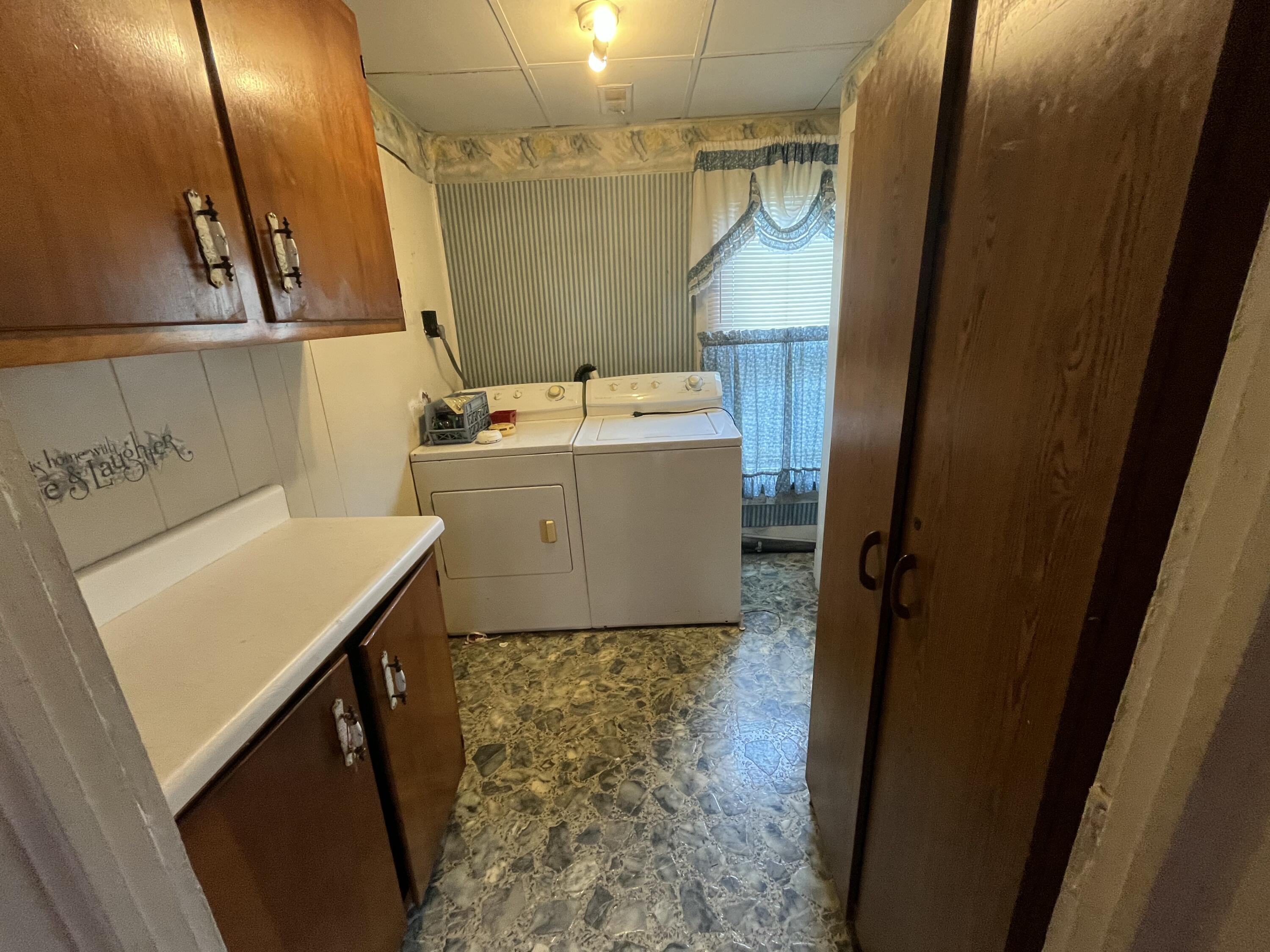 1720 Exeter Avenue Middlesboro, KY 40965 - Photo 31 of 46 IMG_0043