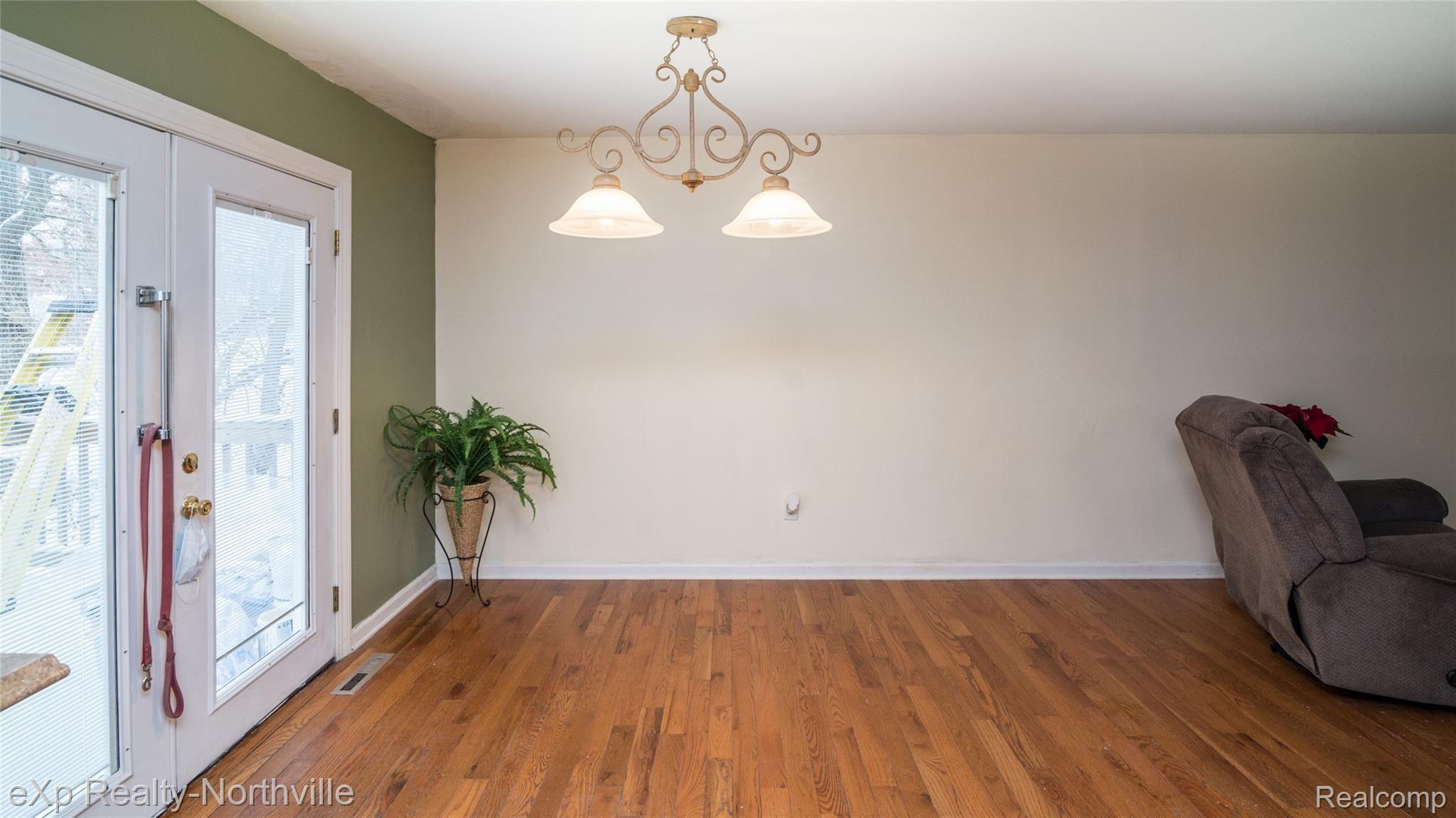 704 West Baker Road Highland, MI 48357 - Photo 17 of 40 020_17.jpg