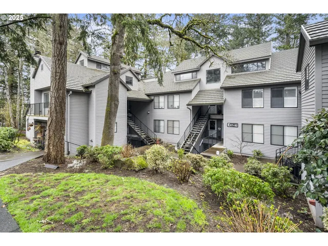 $275,000 | 4000 Carman Drive, Unit E68, Lake Oswego, OR 97035