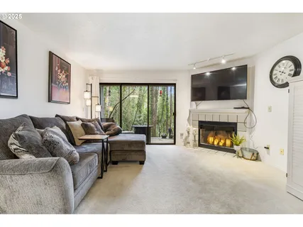 $275,000 | 4000 Carman Drive, Unit E68, Lake Oswego, OR 97035