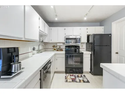 $275,000 | 4000 Carman Drive, Unit E68, Lake Oswego, OR 97035