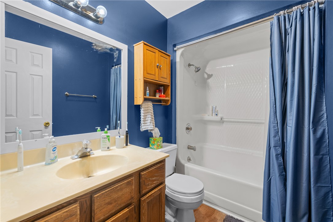 119 Clemson Street, Unit 3 AND 4 Clemson, SC 29631 - Photo 33 of 42 Full hall bath