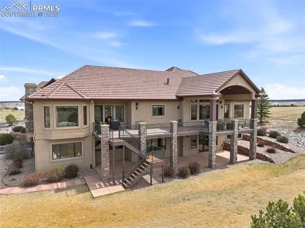 a view of a house with a yard and garage
