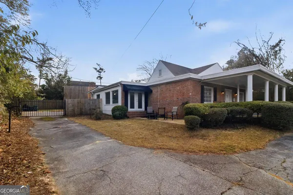 a view of a yard in front of a house