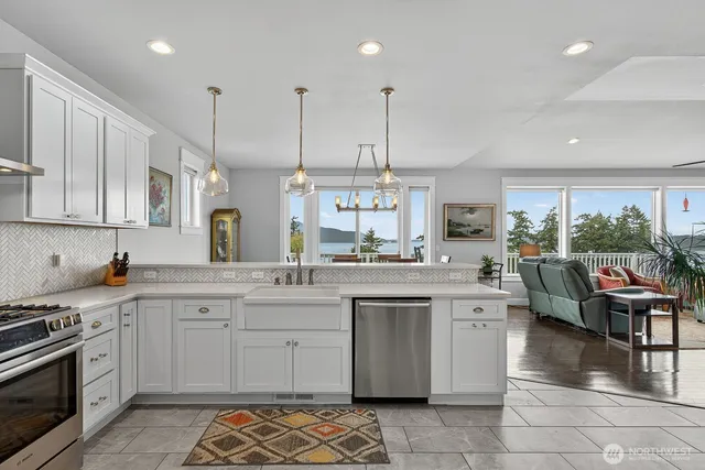 $999,000 | 3406 West 2nd Street, Anacortes, WA 98221