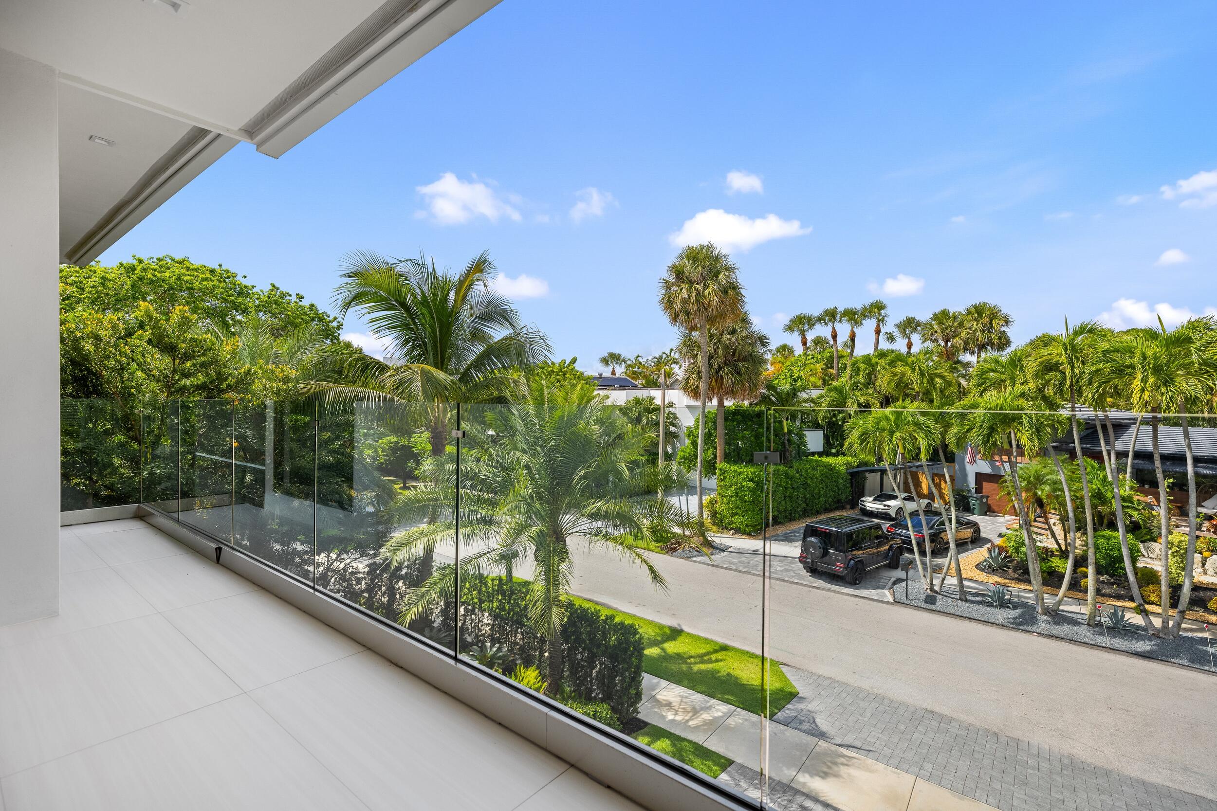 753 Park Drive West Boca Raton, FL 33432 - Photo 47 of 50 a backyard of a house with lots of green space