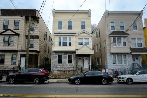 $2,600 | 375 6th Avenue West, Unit 1, Newark, NJ 07107