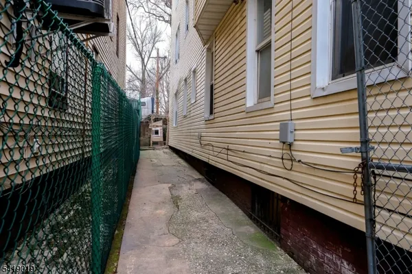 $2,600 | 375 6th Avenue West, Unit 1, Newark, NJ 07107