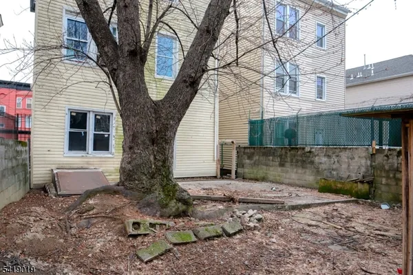 $2,600 | 375 6th Avenue West, Unit 1, Newark, NJ 07107