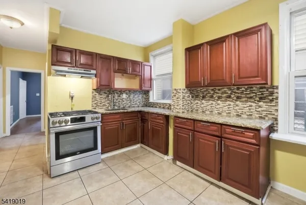 $2,600 | 375 6th Avenue West, Unit 1, Newark, NJ 07107