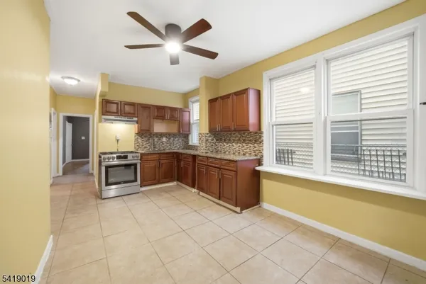 $2,600 | 375 6th Avenue West, Unit 1, Newark, NJ 07107