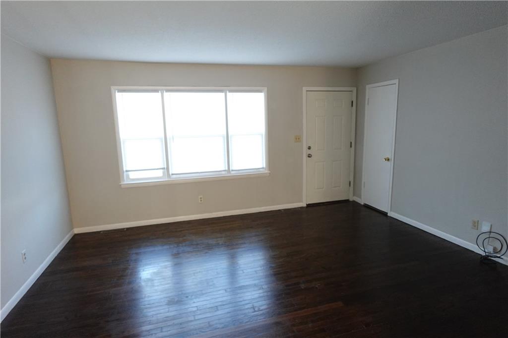 503 West Colonel Drive Independence, MO 64050 - Photo 2 of 15