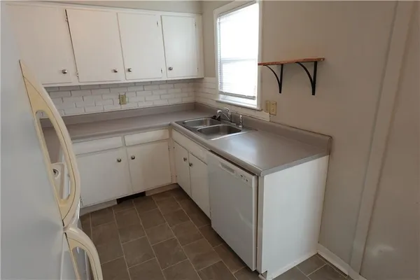 $173,950 | 503 West Colonel Drive, Independence, MO 64050