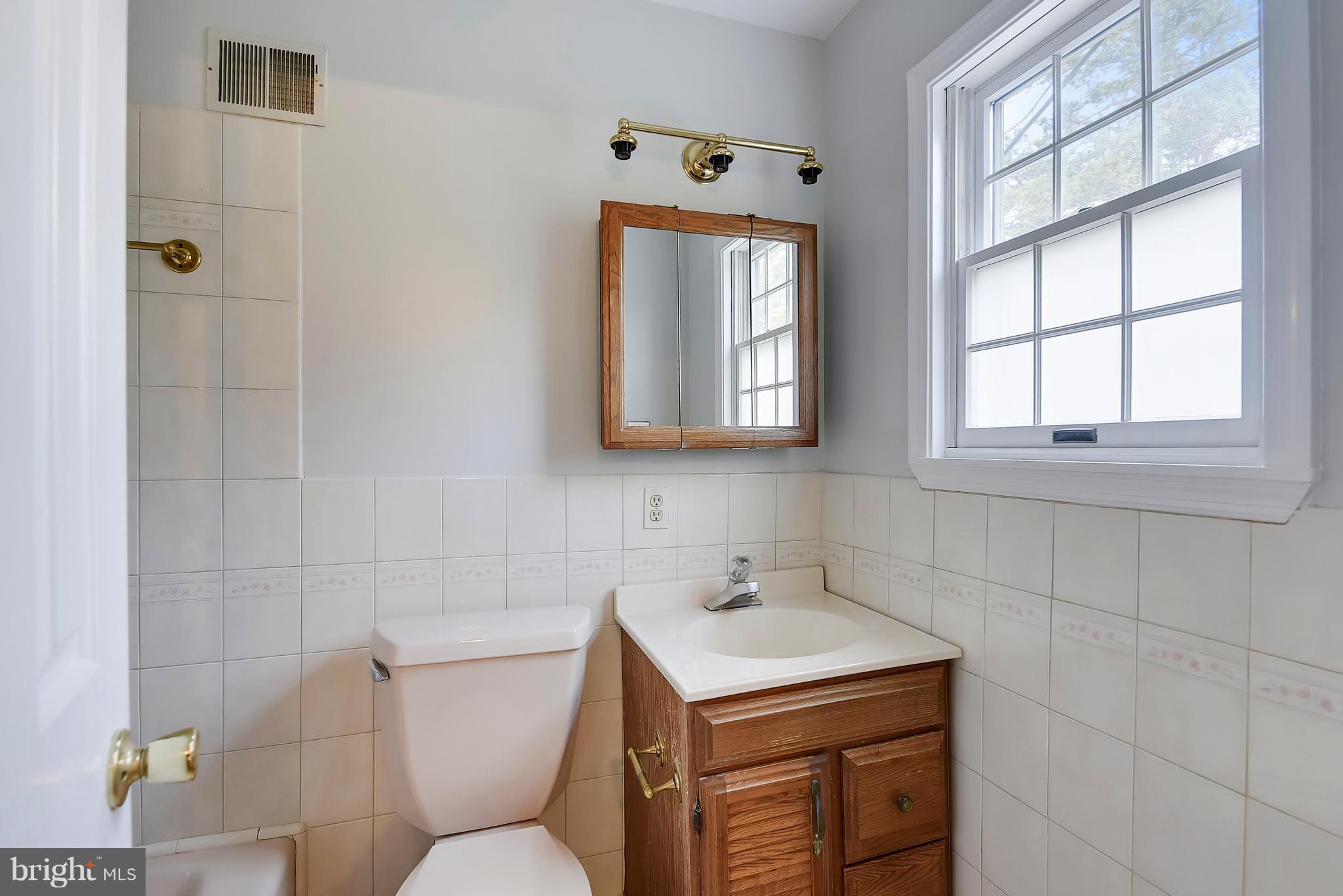 214 St Lawrence Drive Silver Spring, MD 20901 - Photo 14 of 30 Bath (Master)