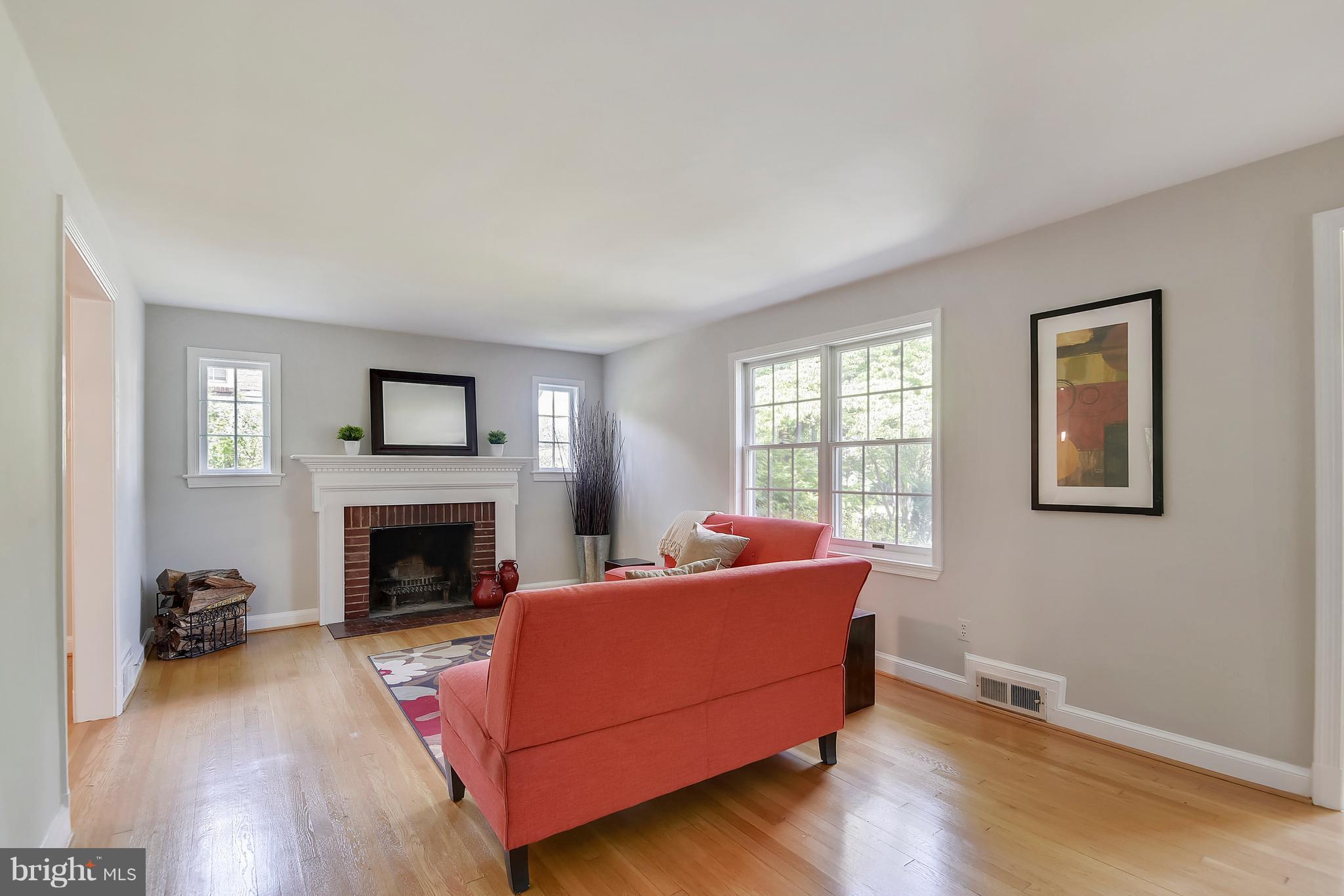 214 St Lawrence Drive Silver Spring, MD 20901 - Photo 4 of 30 Living Room