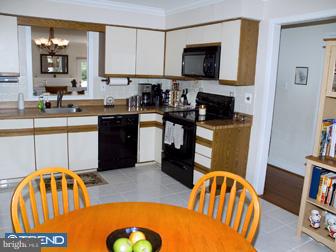1504 Cotswald Court West Chester, PA 19382 - Photo 4 of 12 Kitchen