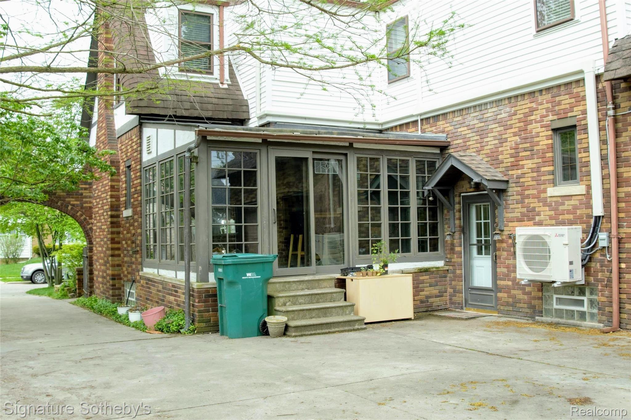 1024 Nottingham Road Grosse Pointe, MI 48230 - Photo 32 of 38 Exterior12.jpg
