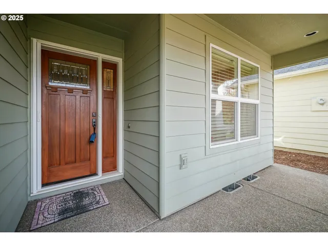 a view of an entrance of the house