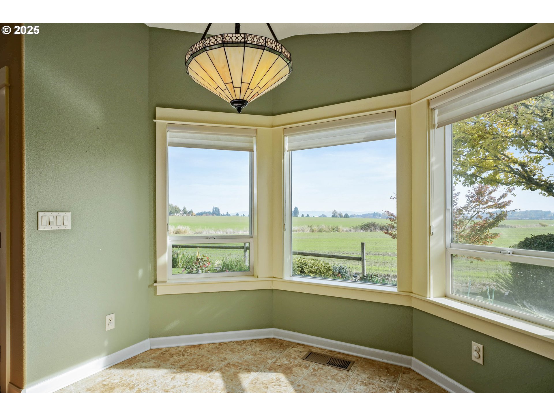 736 Southeast St Andrews Lane Dallas, OR 97338 - Photo 26 of 35 a view of window in an empty room