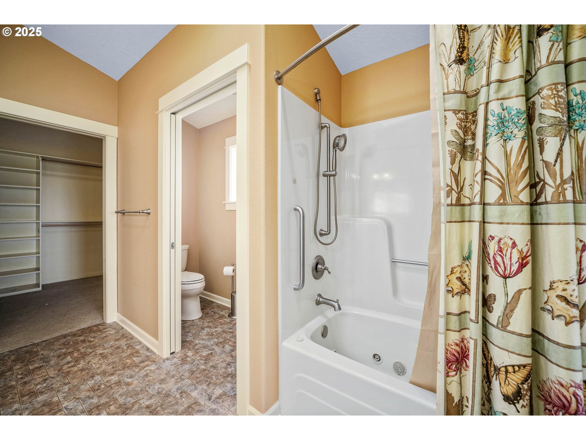 736 Southeast St Andrews Lane Dallas, OR 97338 - Photo 30 of 35 a bathroom with a bathtub and a shower