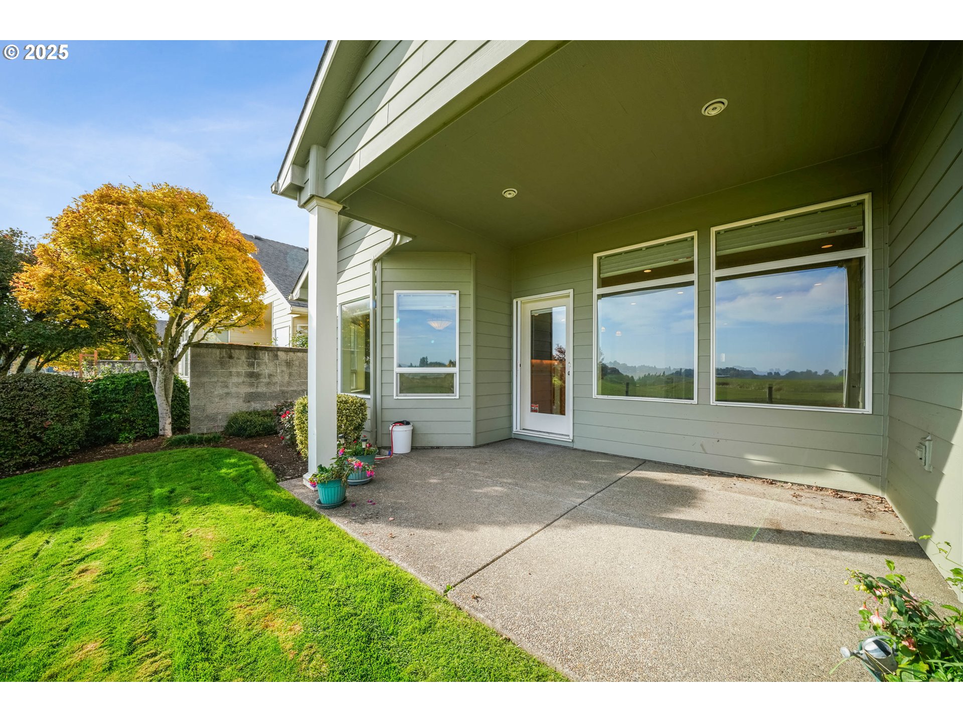 736 Southeast St Andrews Lane Dallas, OR 97338 - Photo 34 of 35 a view of a backyard of the house