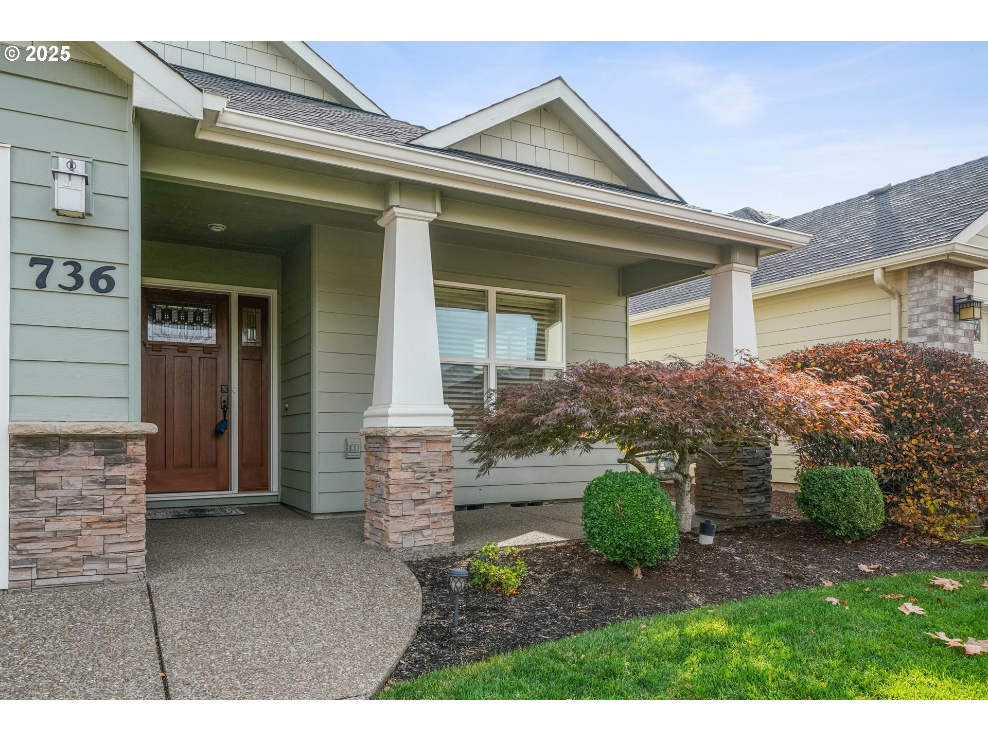 736 Southeast St Andrews Lane Dallas, OR 97338 - Photo 10 of 35 front view of a house with potted plants