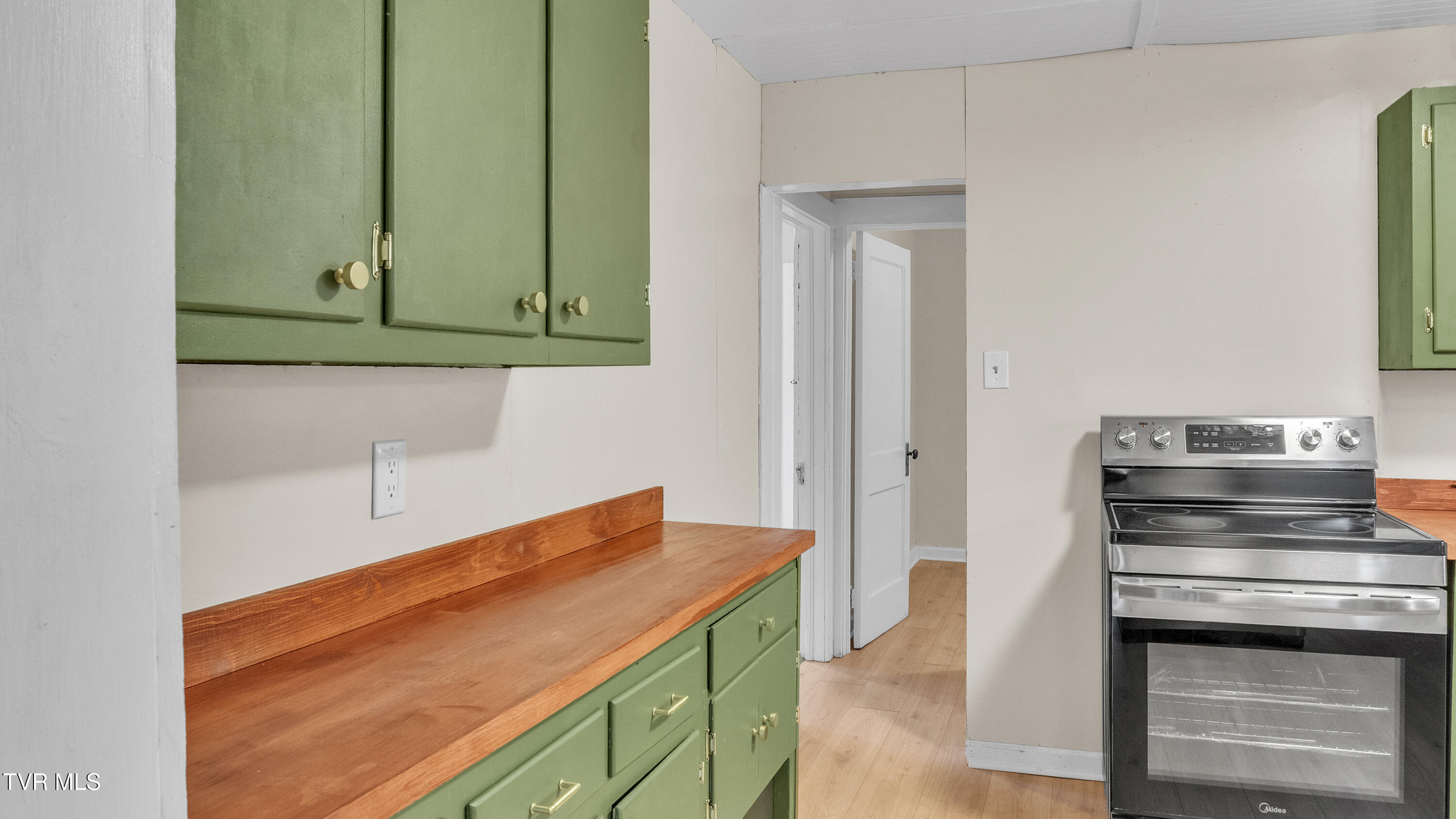 122 Hartley Road Elizabethton, TN 37643 - Photo 8 of 32 DSC07439