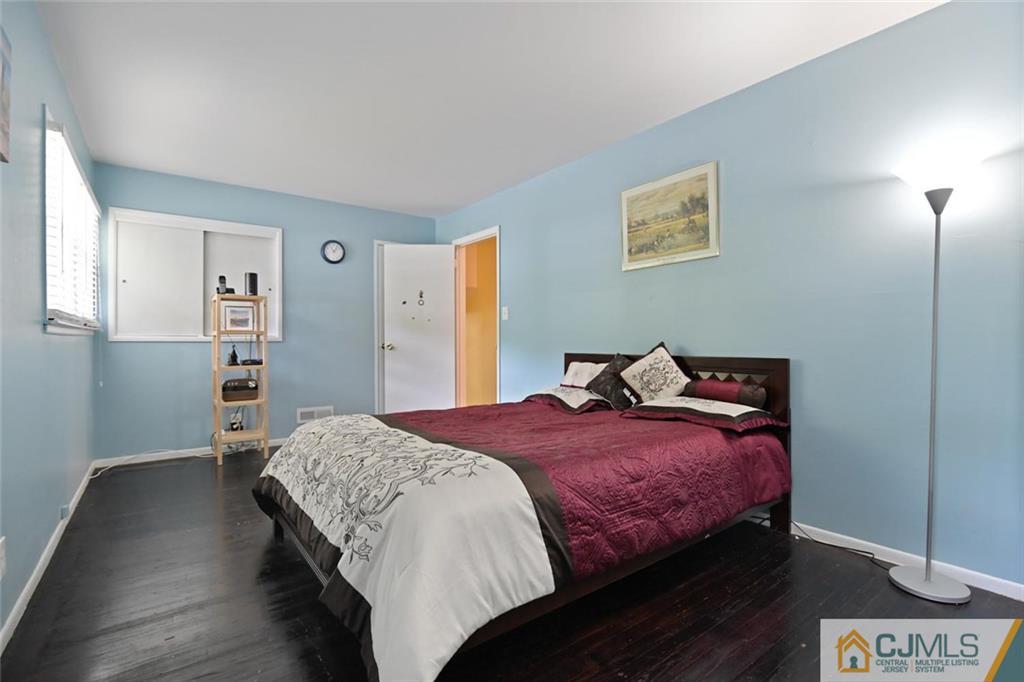 18 Tamarack Road Edison, NJ 08820 - Photo 13 of 25 a bedroom with a bed and a lamp