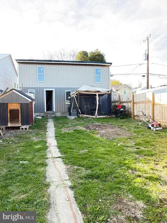 a view of a house with backyard and porch