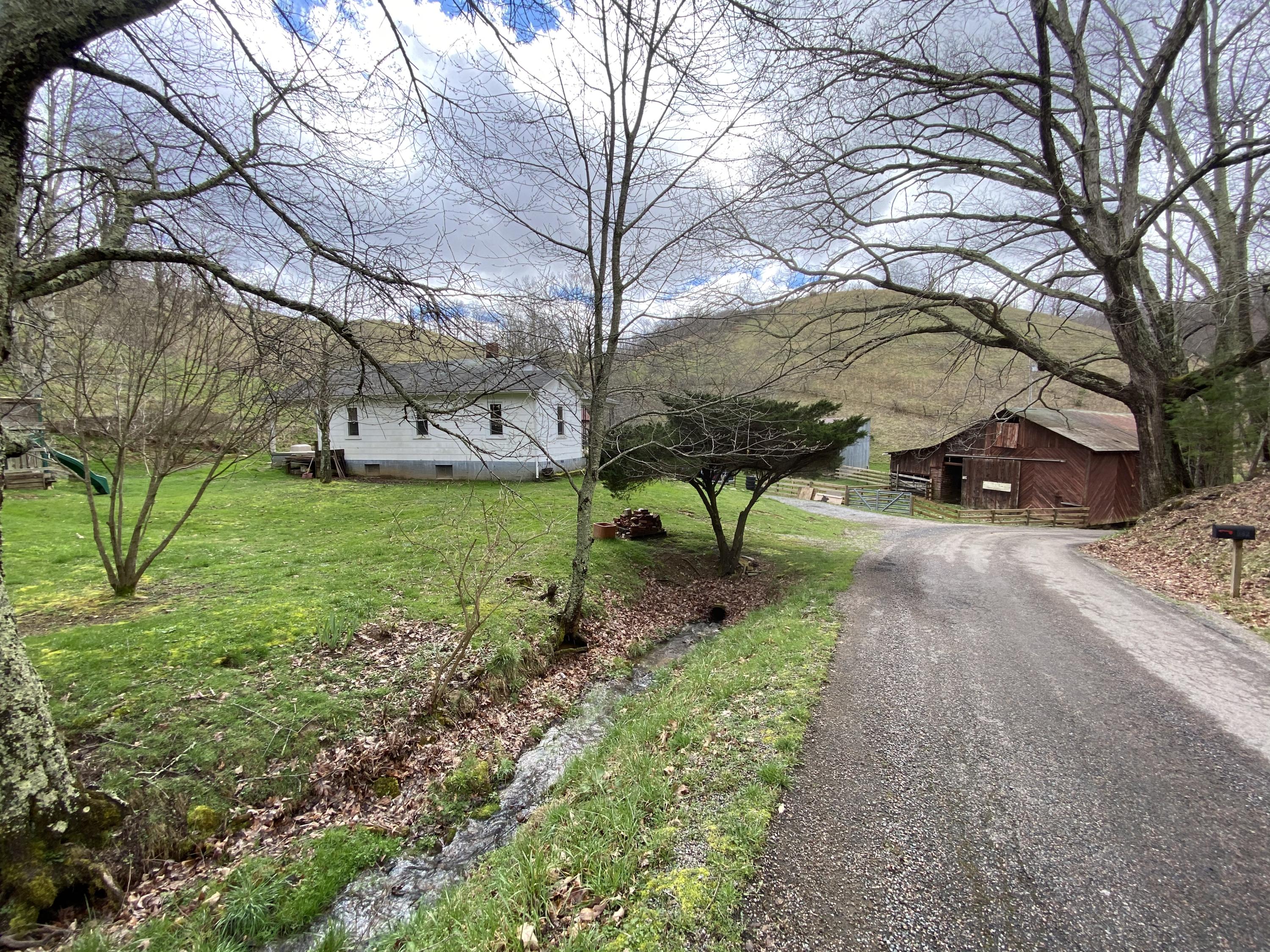 982 Buttermilk Road Trade, TN 37691 - Photo 44 of 50 Photo Mar 25, 2 53 21 PM