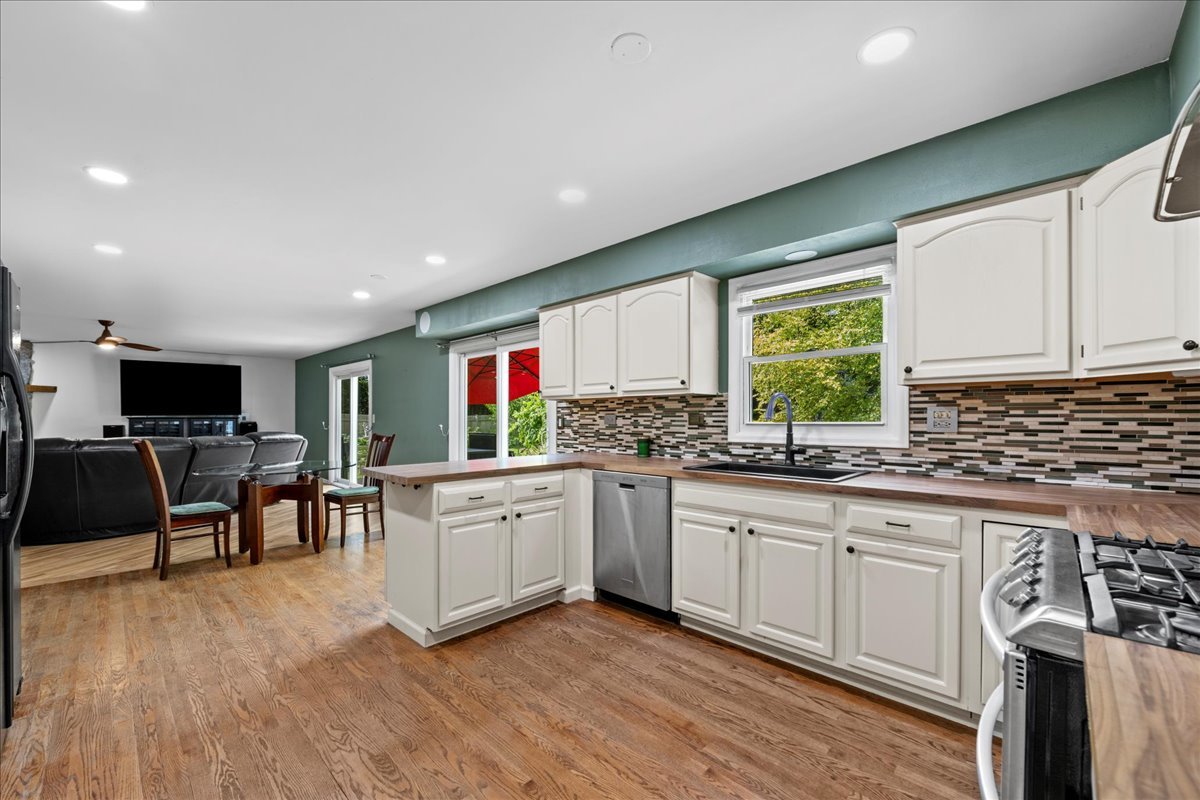1554 Deer Run Road Gurnee, IL 60031 - Photo 5 of 24 a kitchen with sink stove and cabinets
