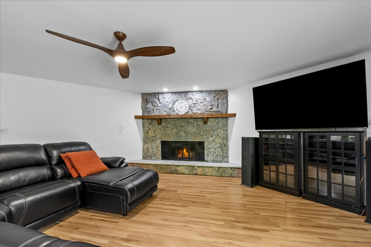 1554 Deer Run Road Gurnee, IL 60031 - Photo 7 of 24 a living room with furniture and a flat screen tv