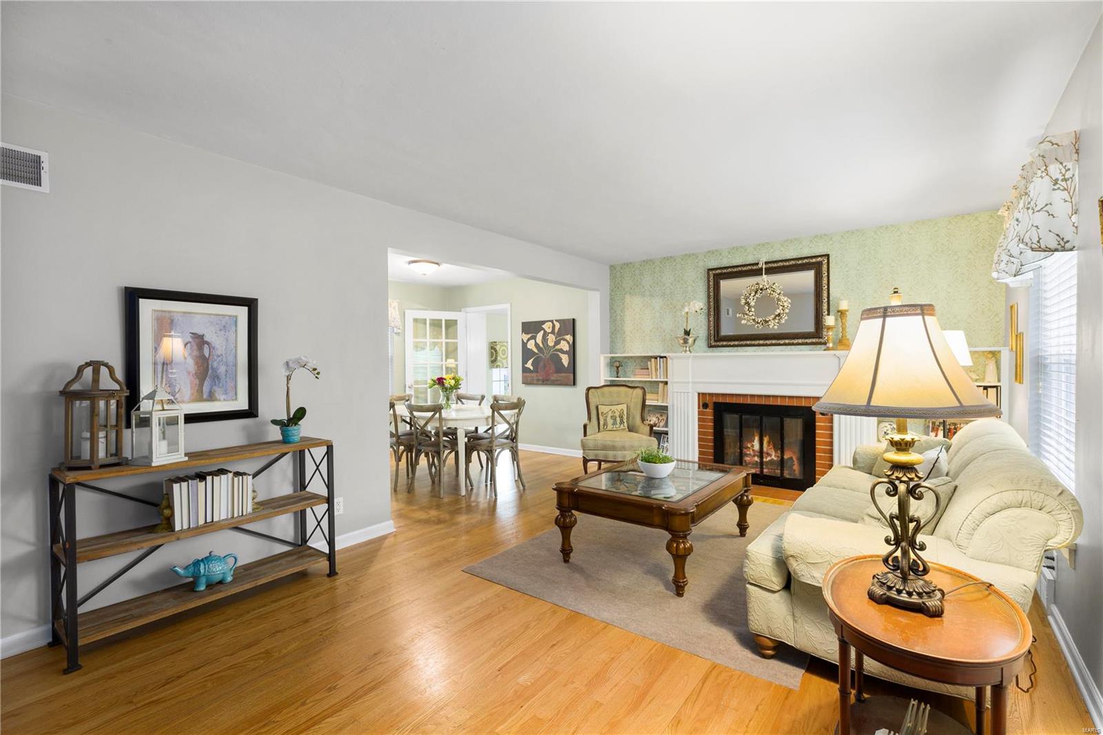 572 South Berry Road St. Louis, MO 63122 - Photo 2 of 21 Gallery Image 2