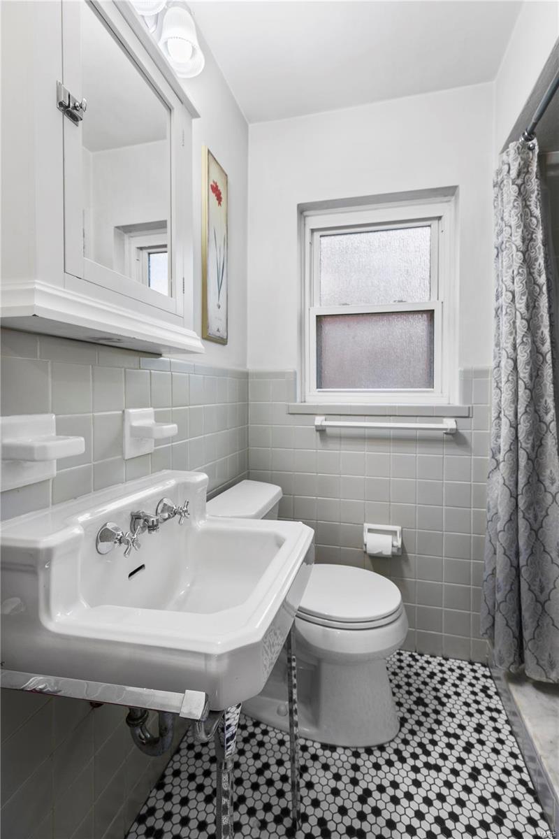 572 South Berry Road St. Louis, MO 63122 - Photo 12 of 21 Gallery Image 12