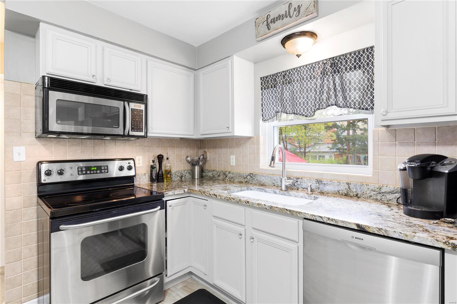 572 South Berry Road St. Louis, MO 63122 - Photo 8 of 21 Gallery Image 8