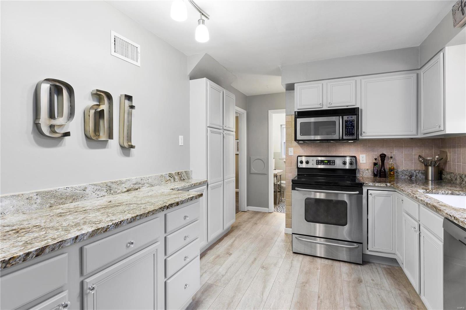 572 South Berry Road St. Louis, MO 63122 - Photo 9 of 21 Gallery Image 9