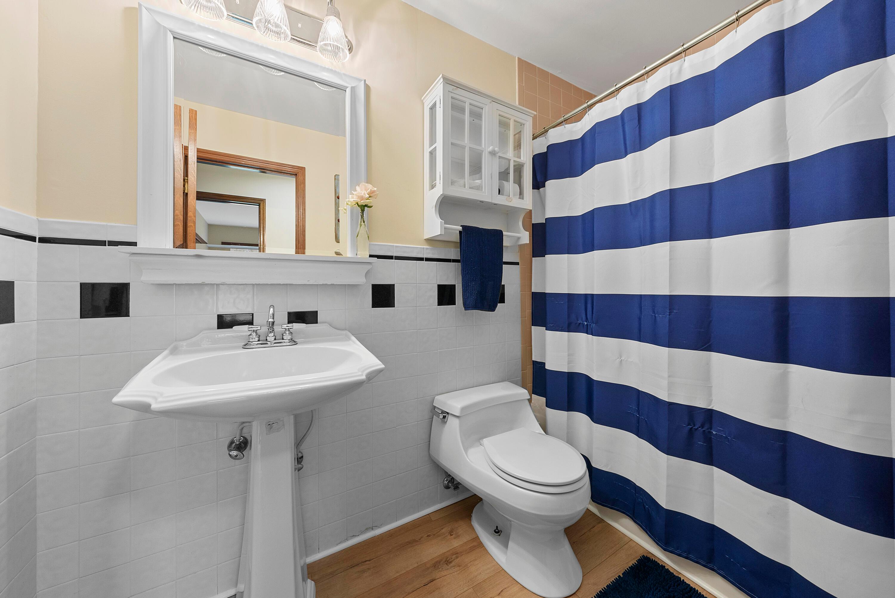 4492 Shire Mill Road Hilliard, OH 43026 - Photo 26 of 39 Full Bathroom