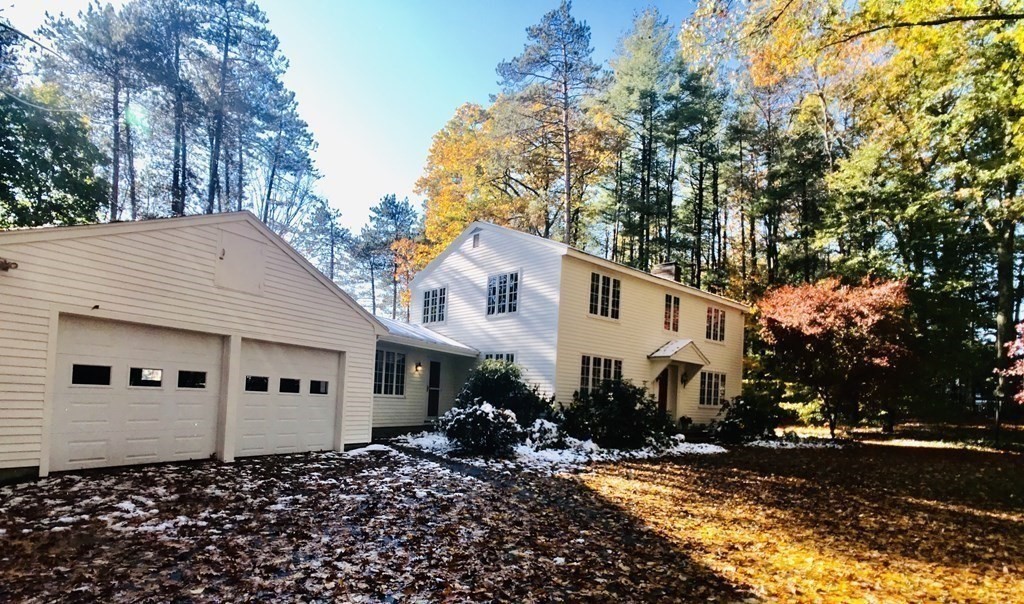 235 Perkins Row Topsfield, MA 01983 - Photo 3 of 25 Gallery Image 3