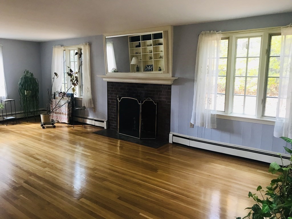 235 Perkins Row Topsfield, MA 01983 - Photo 9 of 25 Gallery Image 9