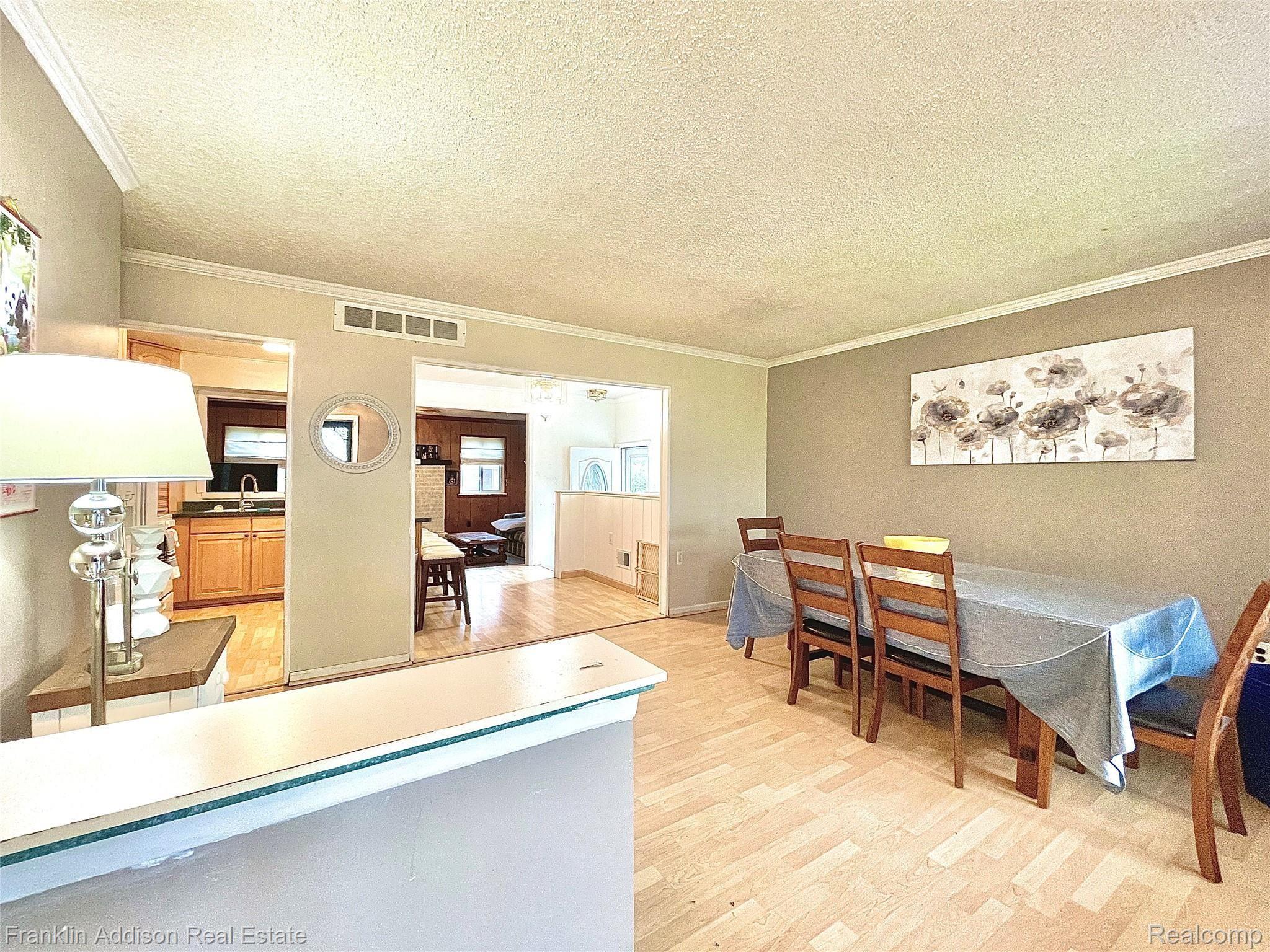 42325 Old Bridge Road Canton, MI 48188 - Photo 3 of 34 IMG_0952.jpg