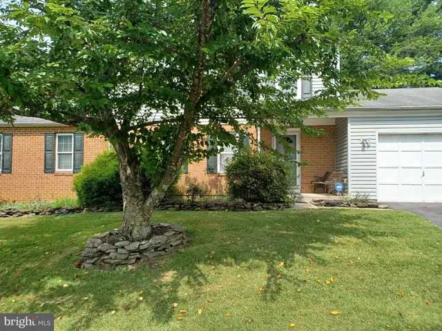 $3,200 | 17 Blackburn Court, Burtonsville, MD 20866