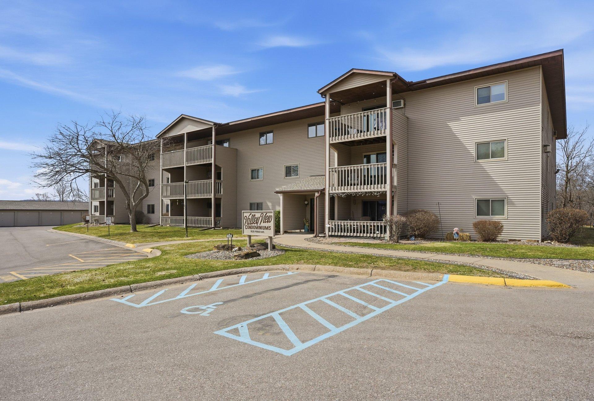 1828 Perlich Avenue, Unit 2B Red Wing, MN 55066 - Photo 4 of 37