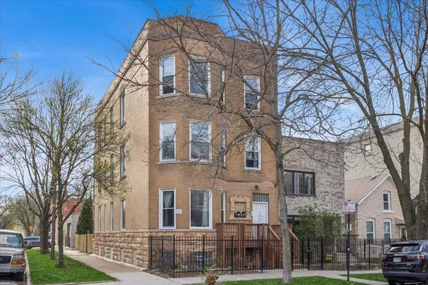$879,000 | 1400 North Artesian Avenue, Chicago, IL 60622
